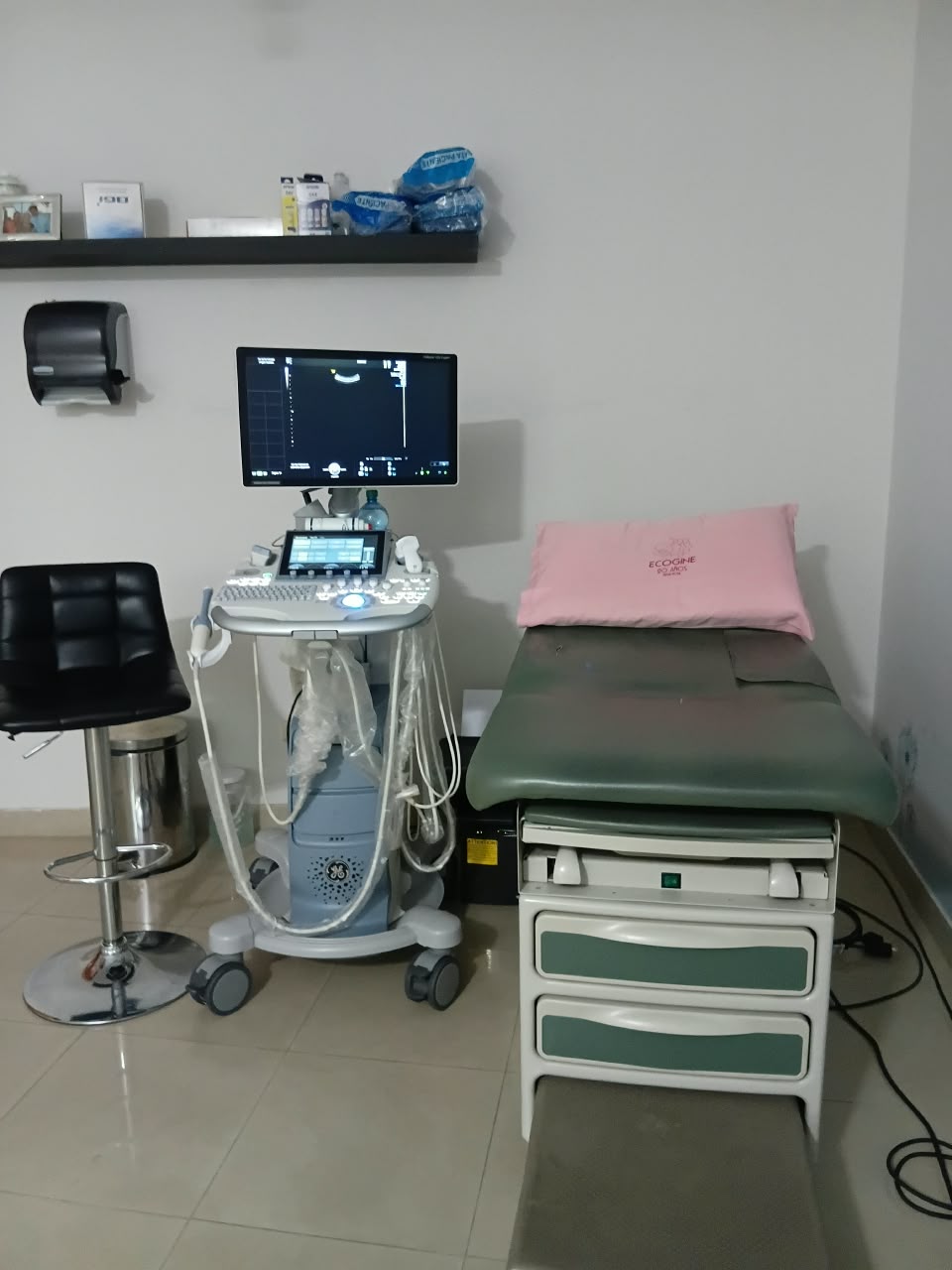 Consultorio de ginecología y obstetricia con ecógrafo GE Voluson de alta resolución en Guadalajara